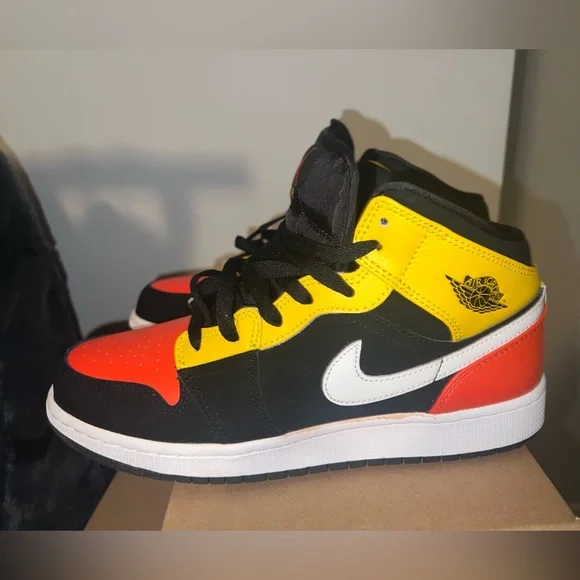 Air Jordan 1 Mid SE 'Amarillo'
